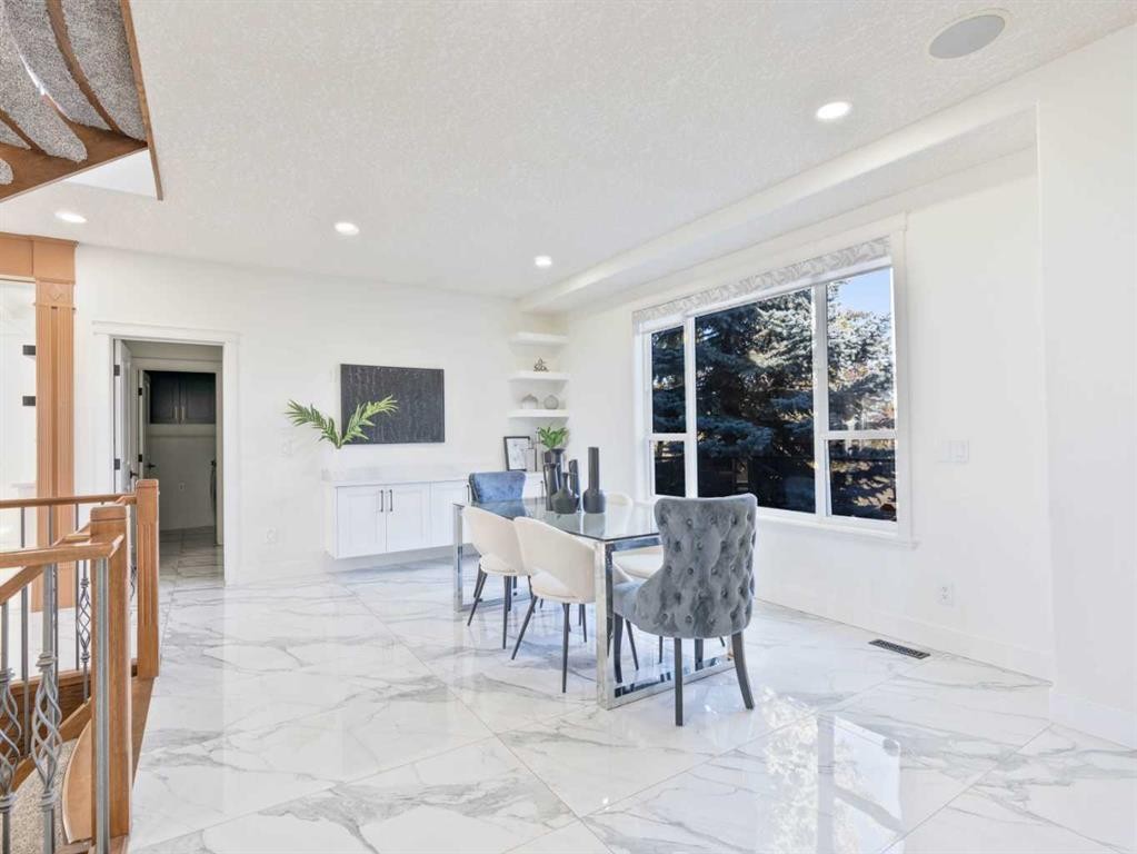 31 Lynx Meadows Court Nw, Calgary, AB - Indoor Photo Showing Dining Room