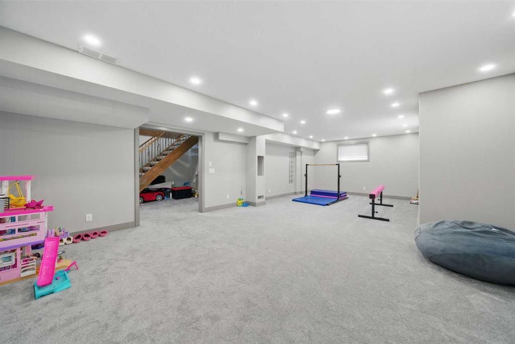31 Lynx Meadows Court Nw, Calgary, AB - Indoor Photo Showing Basement