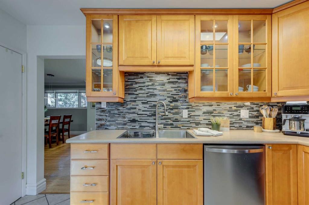 3235 Bearspaw Drive Nw, Calgary, AB - Indoor Photo Showing Kitchen