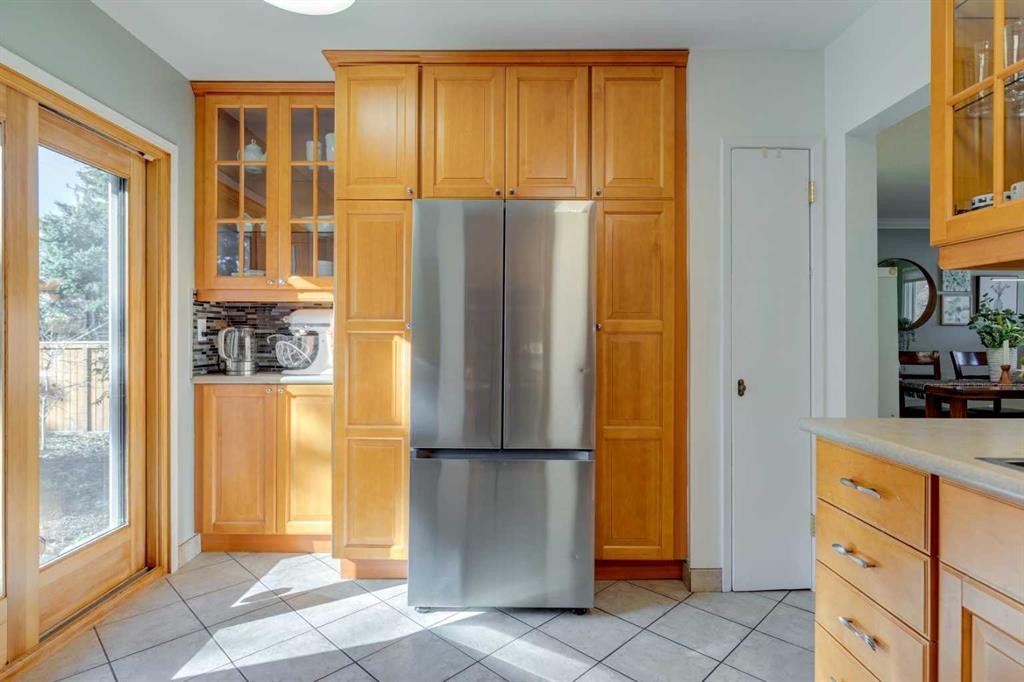 3235 Bearspaw Drive Nw, Calgary, AB - Indoor