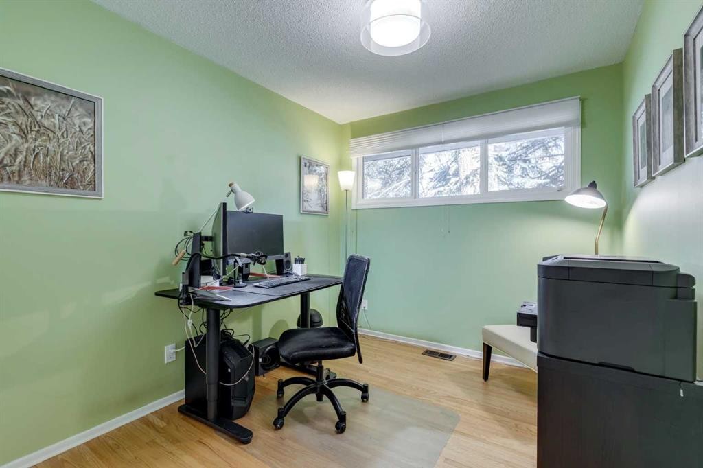 3235 Bearspaw Drive Nw, Calgary, AB - Indoor Photo Showing Office