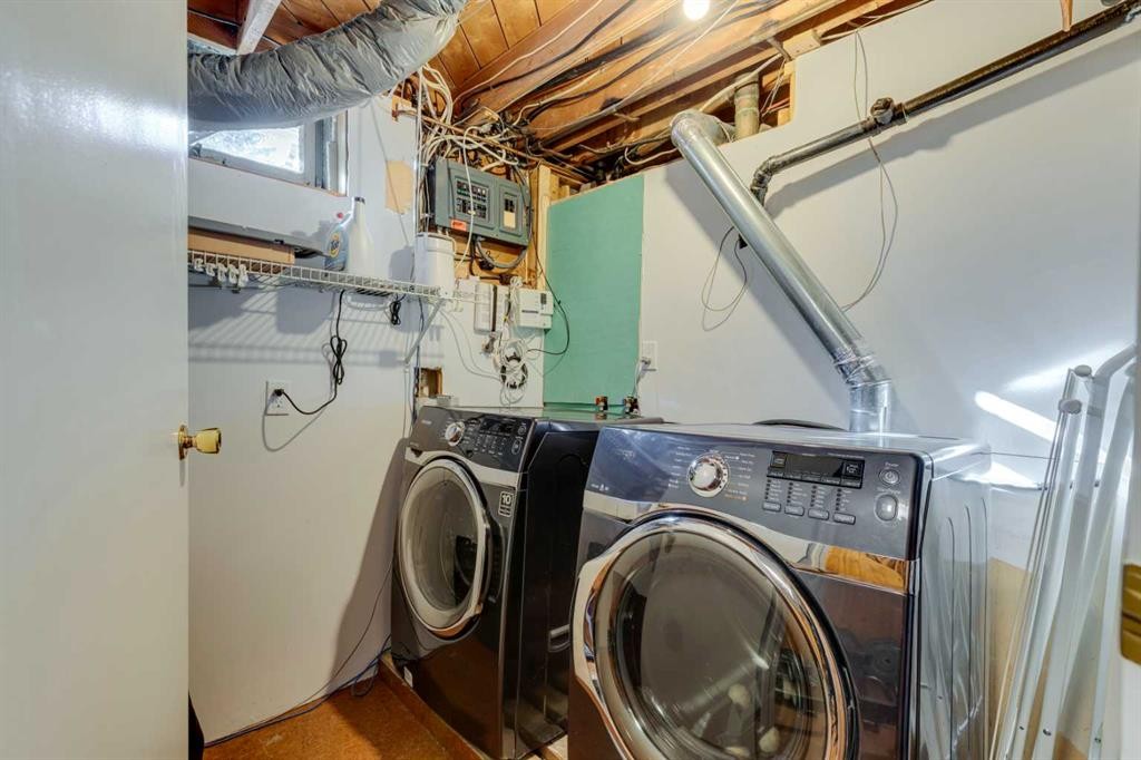 3235 Bearspaw Drive Nw, Calgary, AB - Indoor Photo Showing Laundry Room