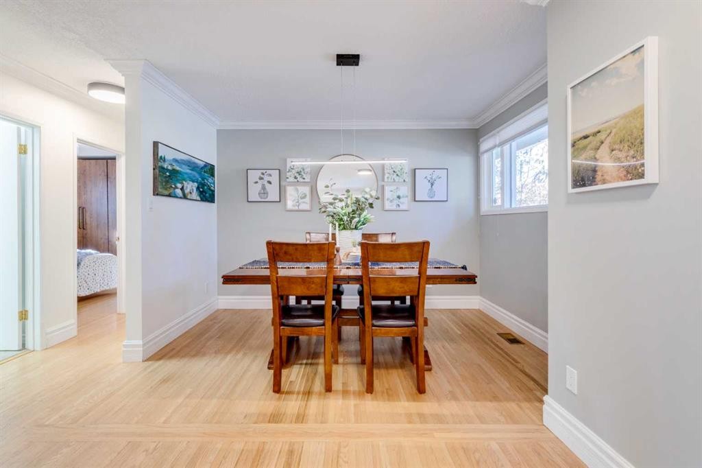 3235 Bearspaw Drive Nw, Calgary, AB - Indoor Photo Showing Dining Room