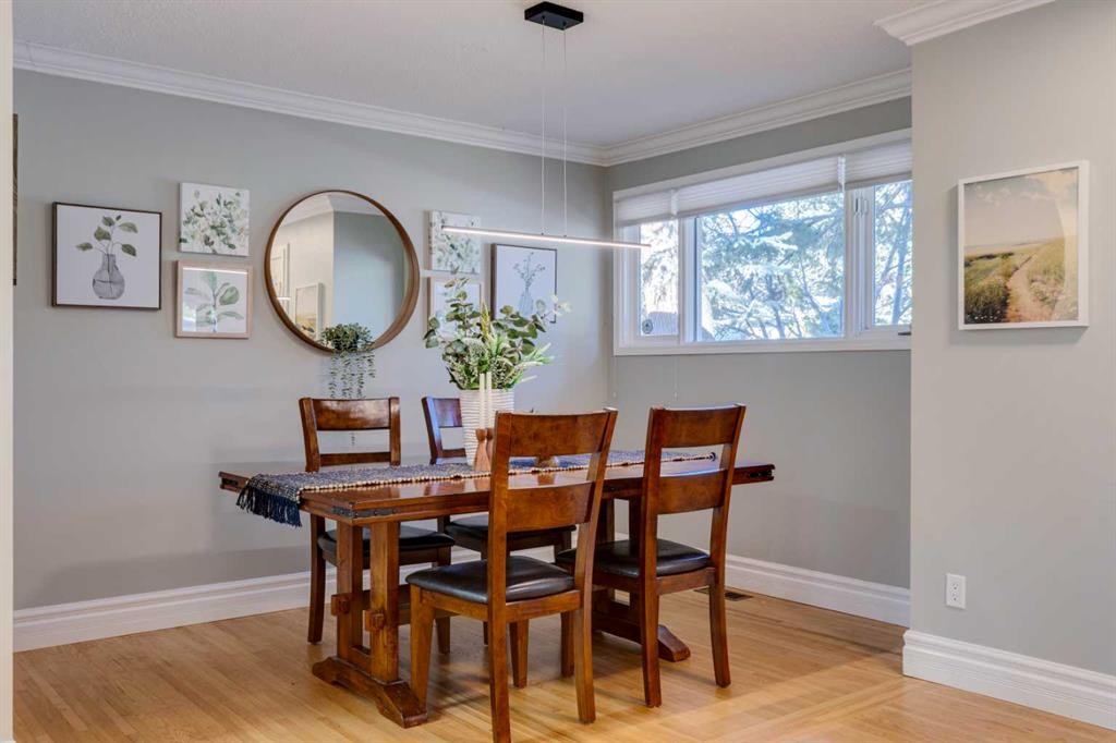 3235 Bearspaw Drive Nw, Calgary, AB - Indoor Photo Showing Dining Room