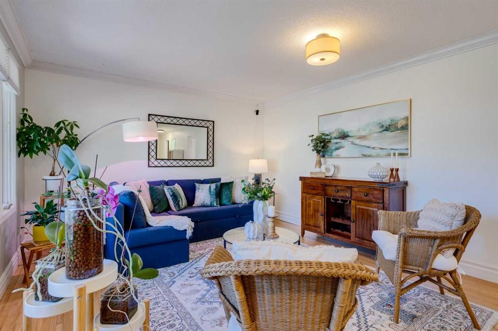 3235 Bearspaw Drive Nw, Calgary, AB - Indoor Photo Showing Living Room