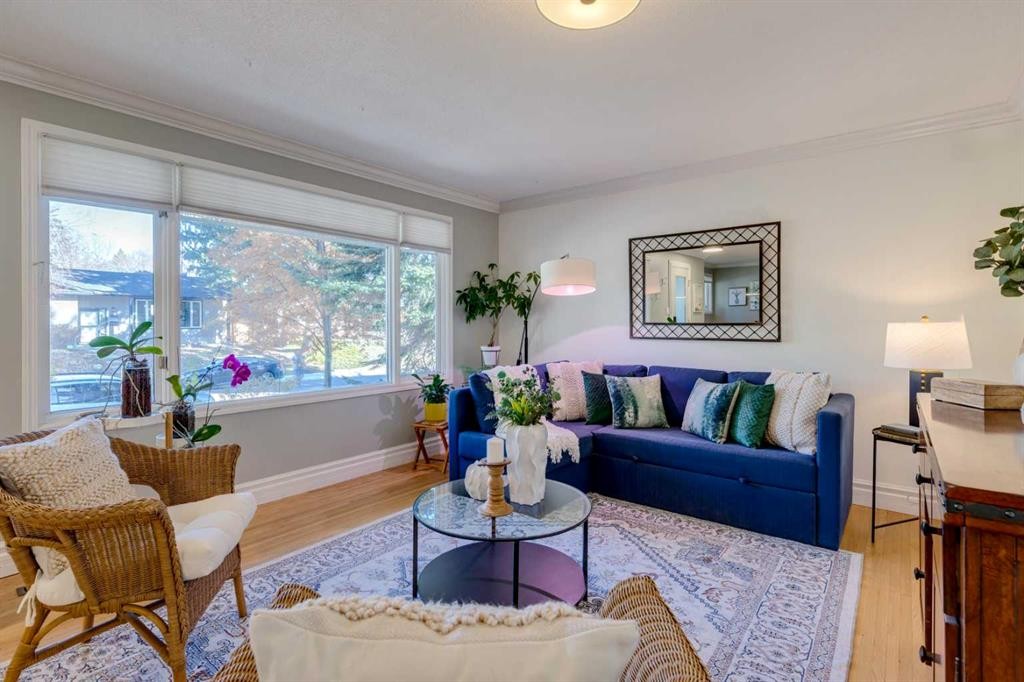 3235 Bearspaw Drive Nw, Calgary, AB - Indoor Photo Showing Living Room