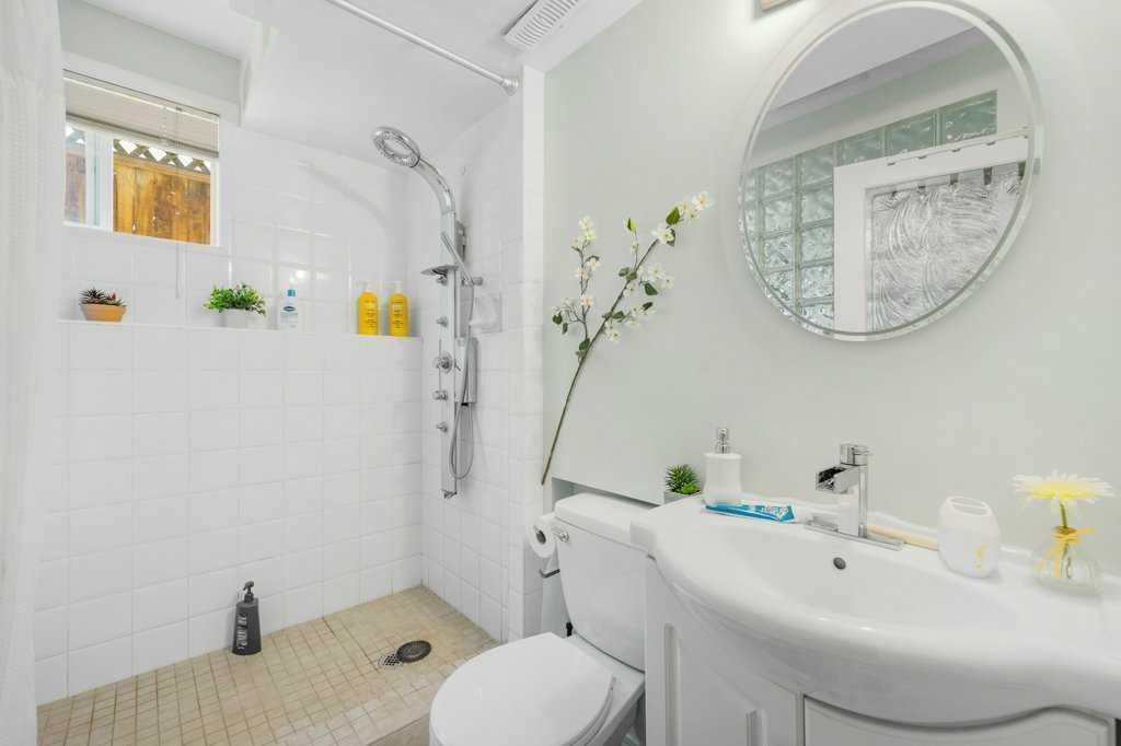 Basement Suite-1650 Westmount Boulevard Nw, Calgary, AB