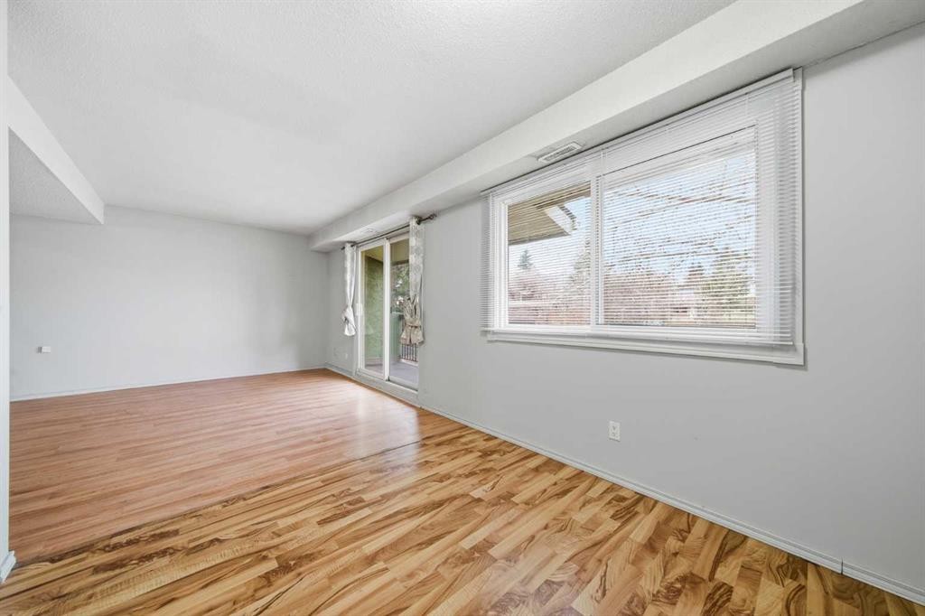 306-2200 Woodview Drive Sw, Calgary, AB - Indoor Photo Showing Other Room