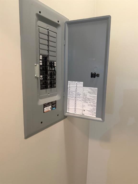 1319-1140 Taradale Drive Ne, Calgary, AB - Indoor Photo Showing Other Room