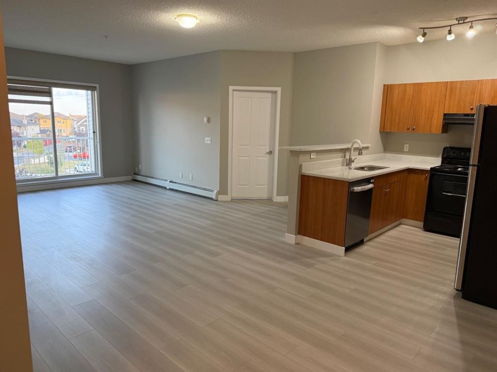 1319-1140 Taradale Drive Ne, Calgary, AB - Indoor Photo Showing Kitchen