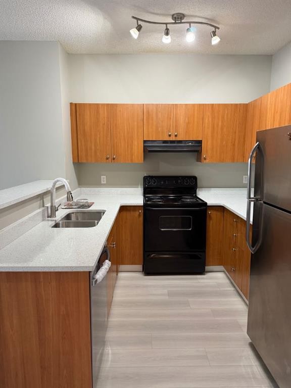 1319-1140 Taradale Drive Ne, Calgary, AB - Indoor Photo Showing Kitchen With Double Sink