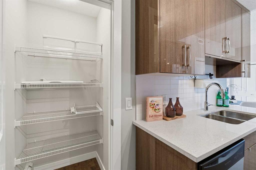 403-607 17 Avenue Nw, Calgary, AB - Indoor Photo Showing Kitchen With Double Sink