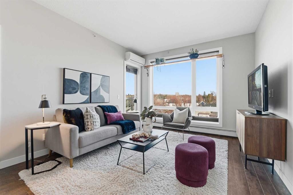 403-607 17 Avenue Nw, Calgary, AB - Indoor Photo Showing Living Room