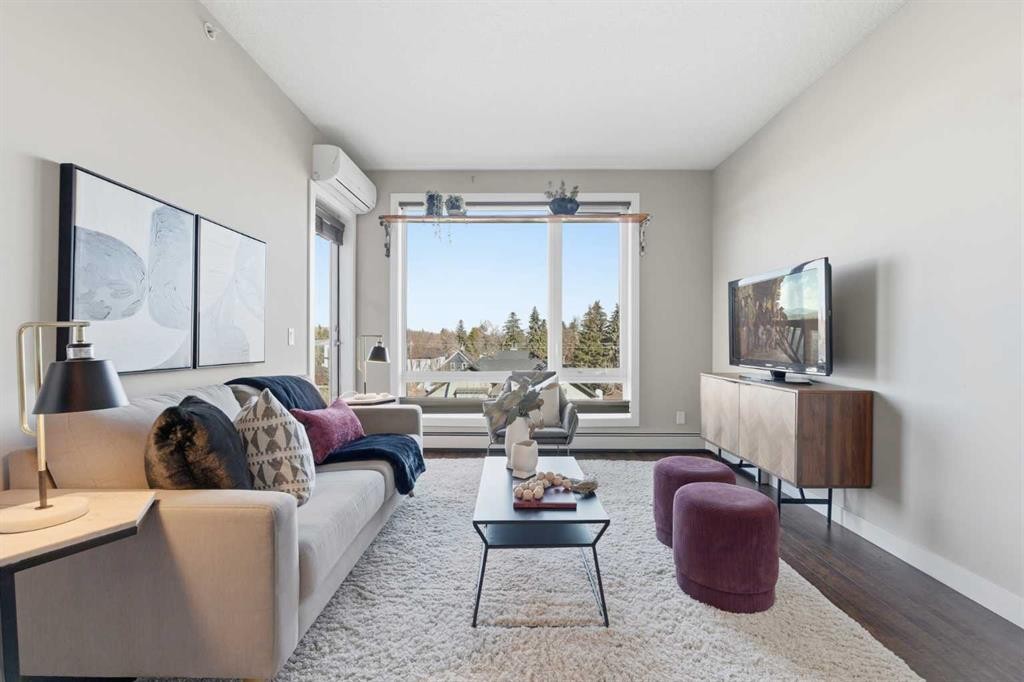 403-607 17 Avenue Nw, Calgary, AB - Indoor Photo Showing Living Room