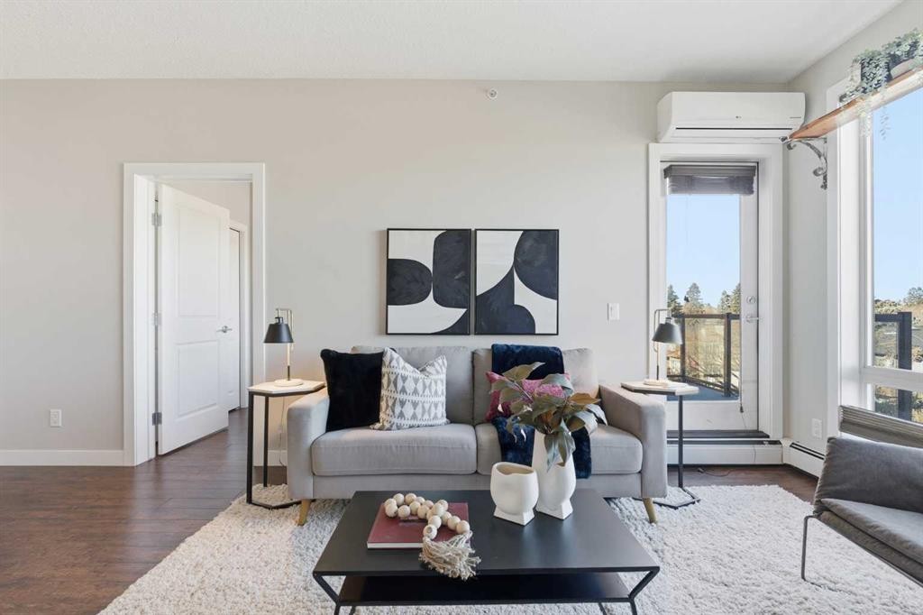 403-607 17 Avenue Nw, Calgary, AB - Indoor Photo Showing Living Room