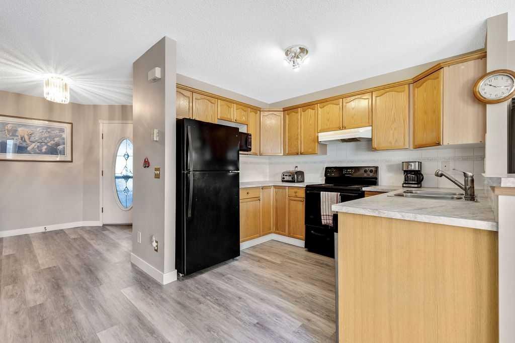 166 Harvest Rose Circle Ne, Calgary, AB - Indoor Photo Showing Kitchen