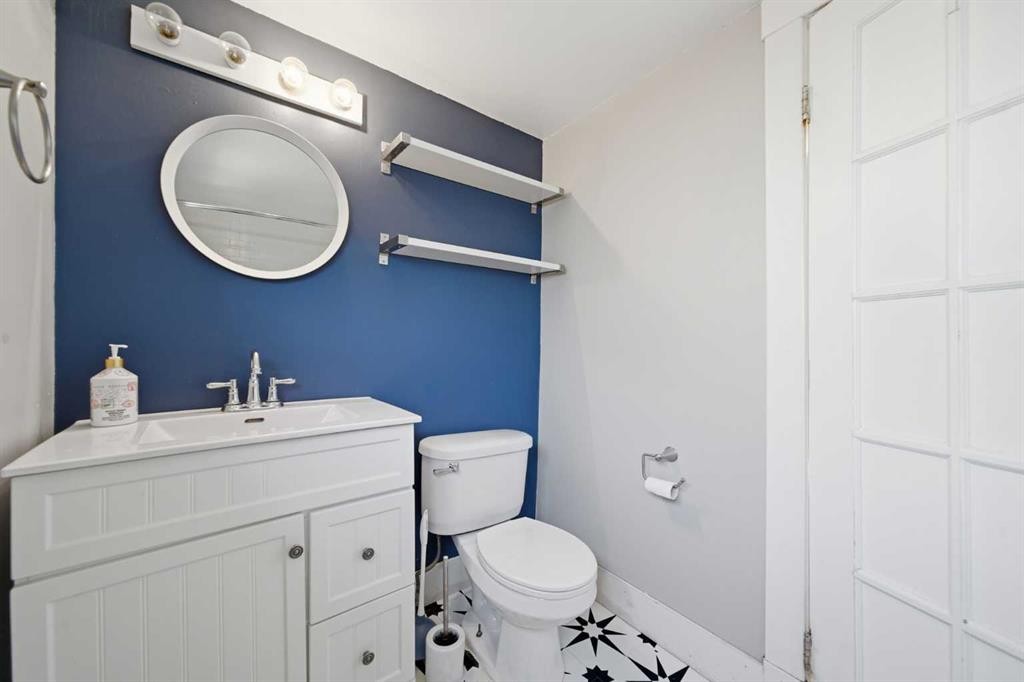 1529 27 Avenue Sw, Calgary, AB - Indoor Photo Showing Bathroom