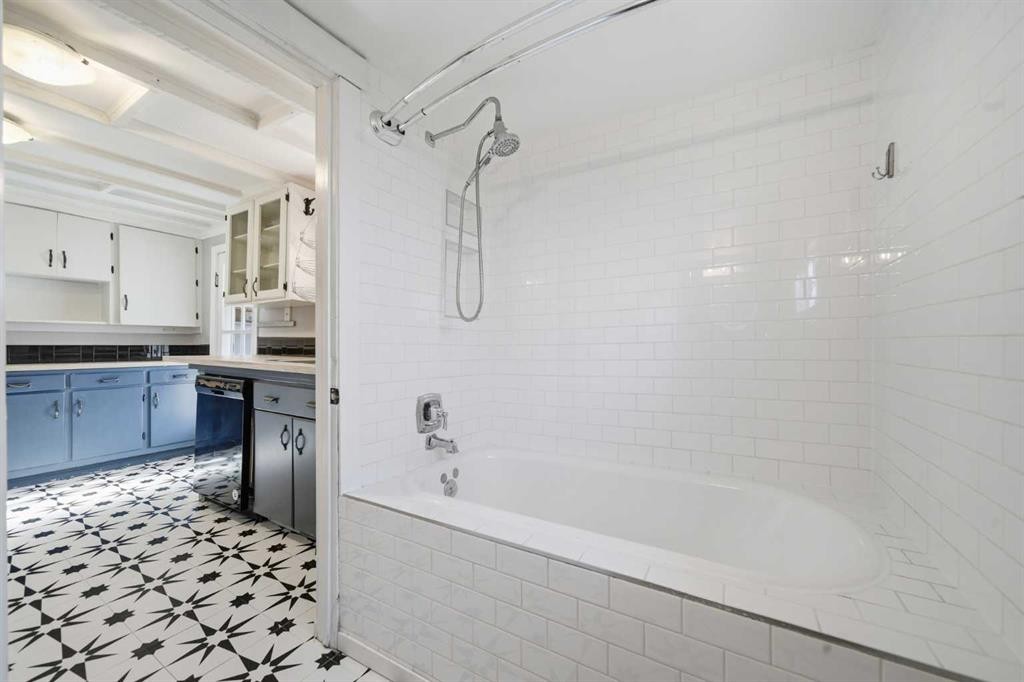 1529 27 Avenue Sw, Calgary, AB - Indoor