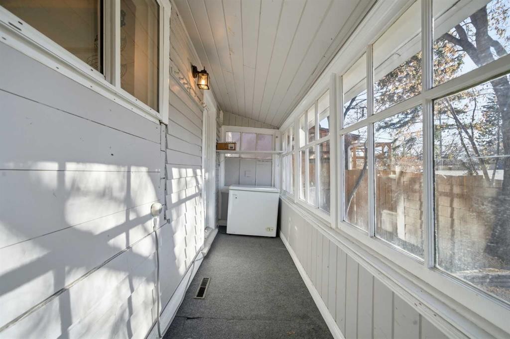 1529 27 Avenue Sw, Calgary, AB - Indoor Photo Showing Other Room