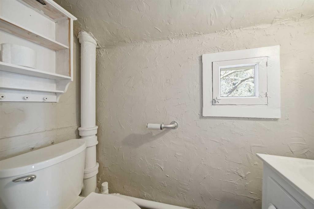 1529 27 Avenue Sw, Calgary, AB - Indoor Photo Showing Bathroom