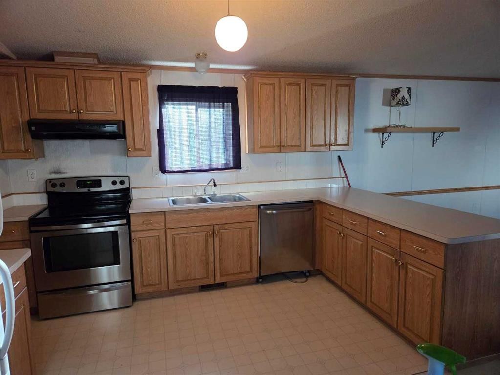 49-900 Ross Street, Crossfield, AB