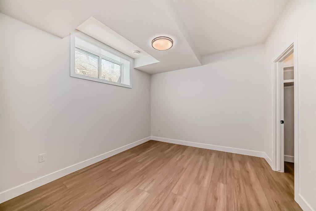 8308 34 Avenue Nw, Calgary, AB - Indoor Photo Showing Other Room