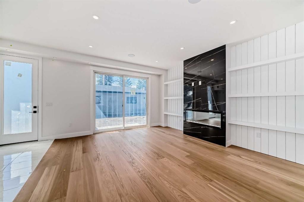 8308 34 Avenue Nw, Calgary, AB - Indoor