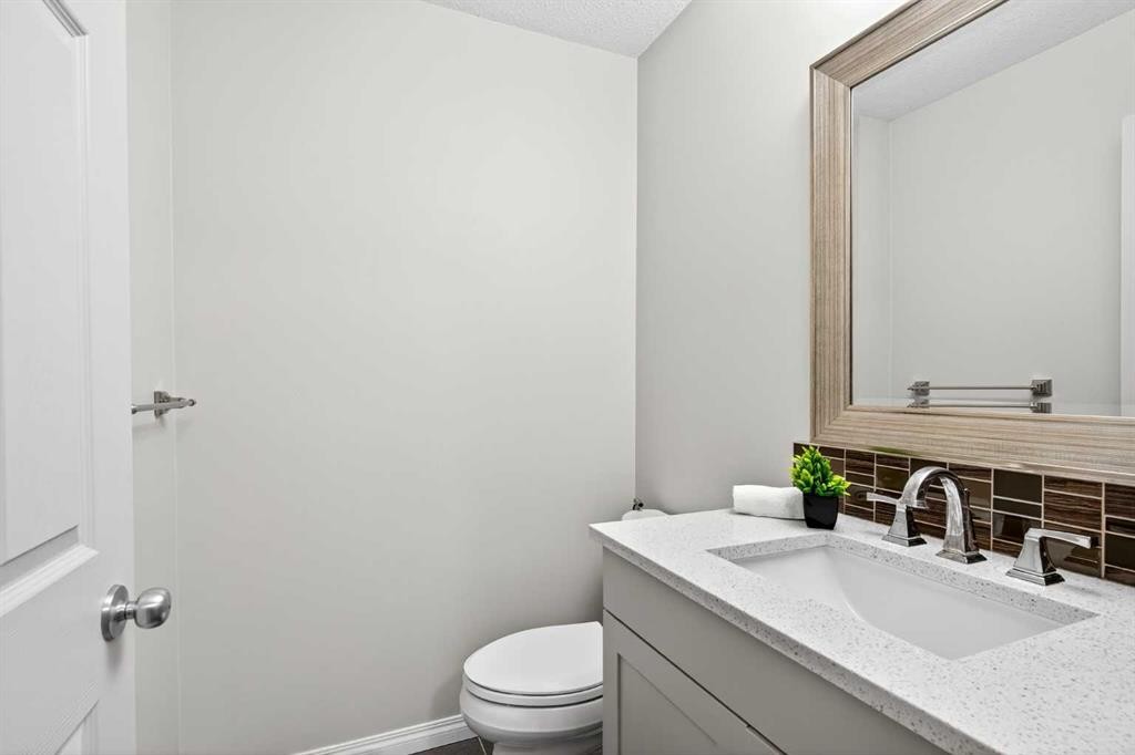 21-102 Canoe Square Sw, Airdrie, AB - Indoor Photo Showing Bathroom