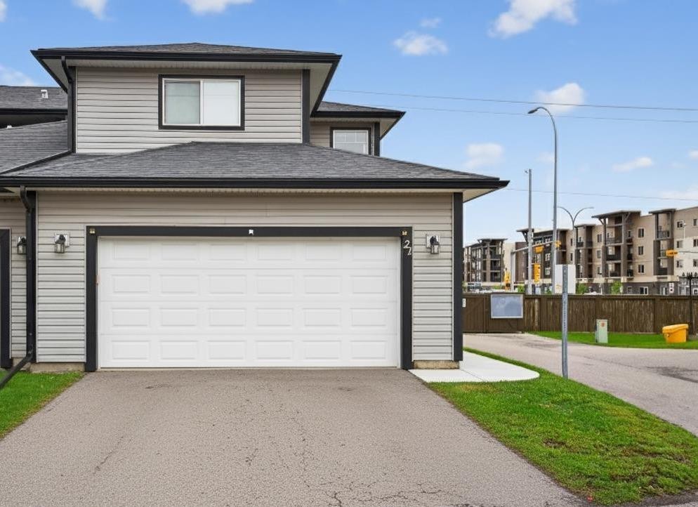 21-102 Canoe Square Sw, Airdrie, AB - Outdoor