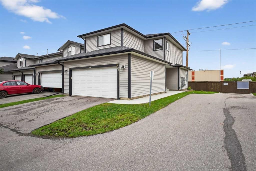 21-102 Canoe Square Sw, Airdrie, AB - Outdoor