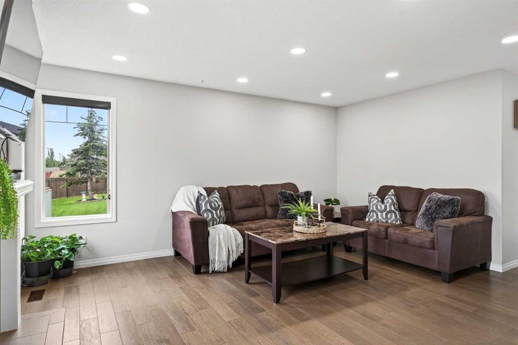 21-102 Canoe Square Sw, Airdrie, AB - Indoor