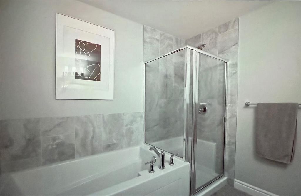 10077 46 Street Ne, Calgary, AB - Indoor Photo Showing Bathroom