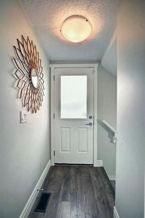 10077 46 Street Ne, Calgary, AB - Indoor Photo Showing Other Room