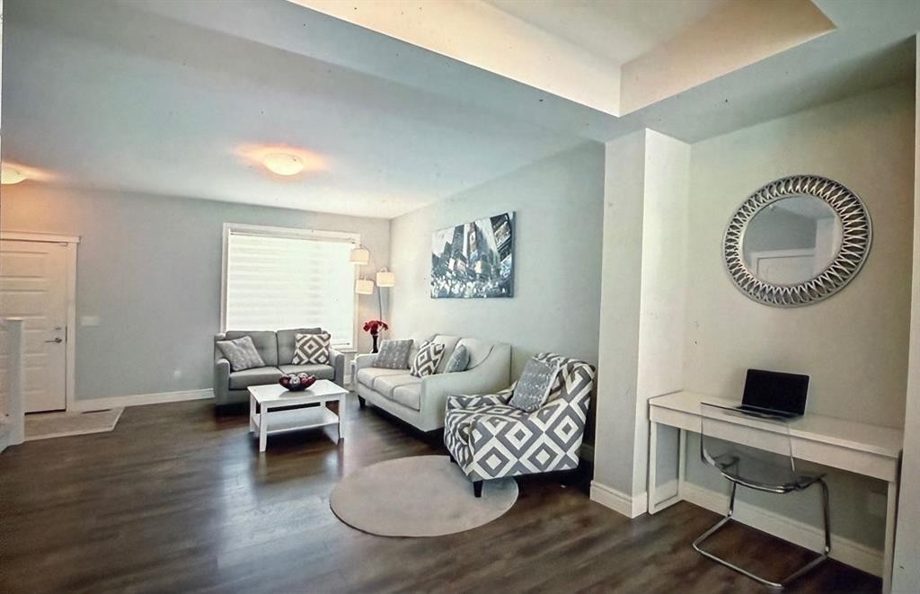 10077 46 Street Ne, Calgary, AB - Indoor Photo Showing Living Room