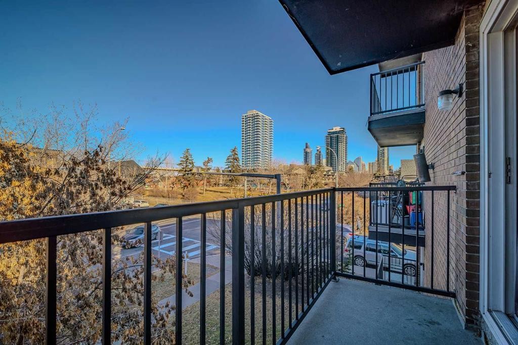 32-1703 11 Avenue Sw, Calgary, AB - Outdoor