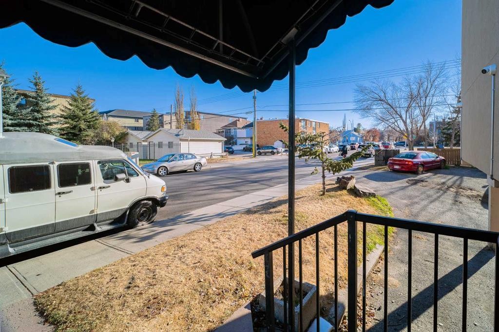 32-1703 11 Avenue Sw, Calgary, AB - Outdoor With Exterior