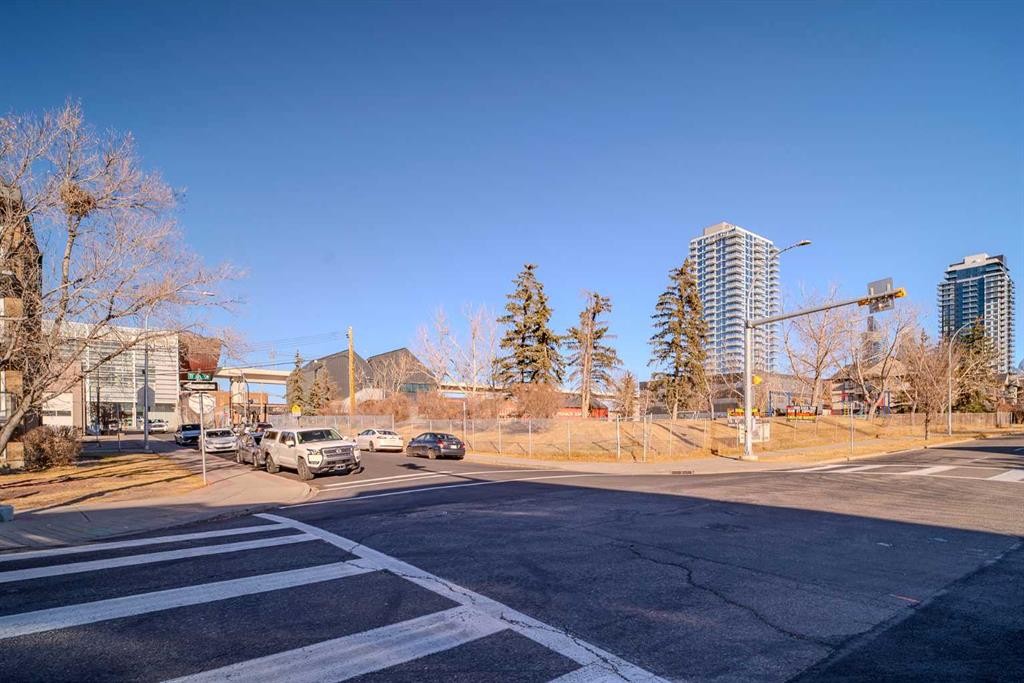 32-1703 11 Avenue Sw, Calgary, AB - Outdoor With View