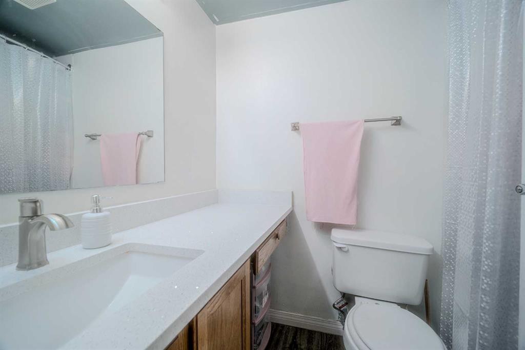 32-1703 11 Avenue Sw, Calgary, AB - Indoor Photo Showing Bathroom
