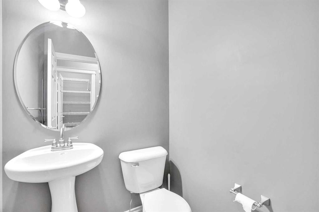 208 Sagewood Landing Sw, Airdrie, AB - Indoor Photo Showing Bathroom