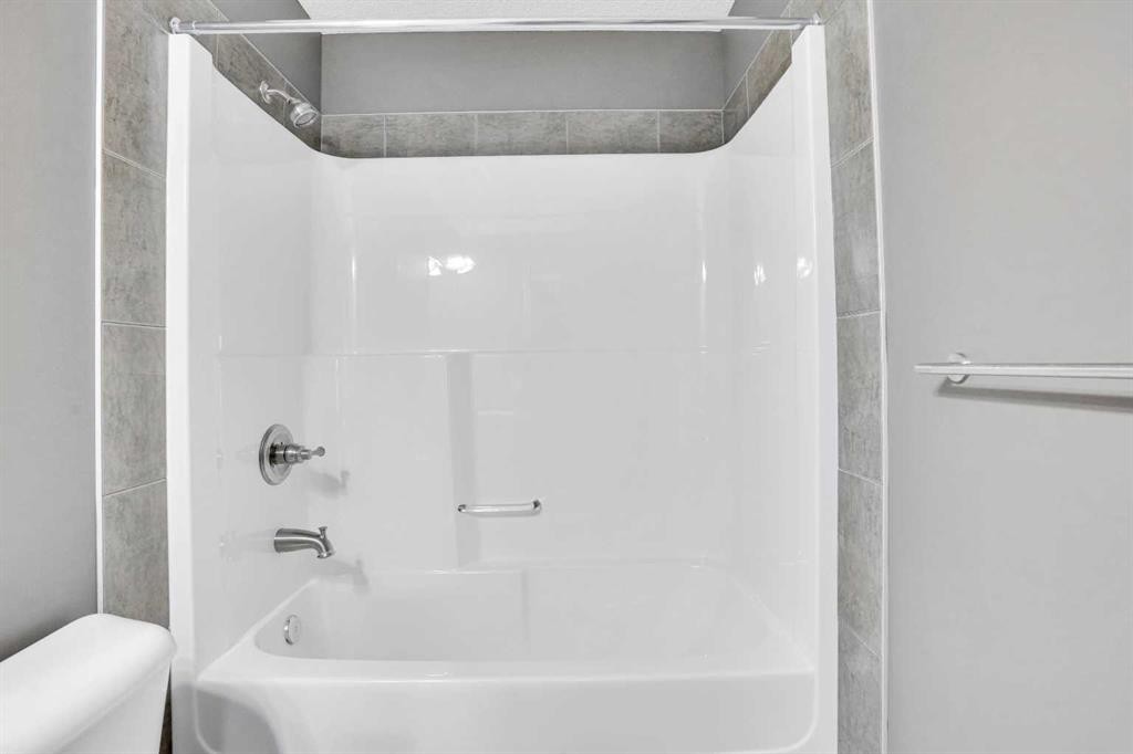 208 Sagewood Landing Sw, Airdrie, AB - Indoor Photo Showing Bathroom