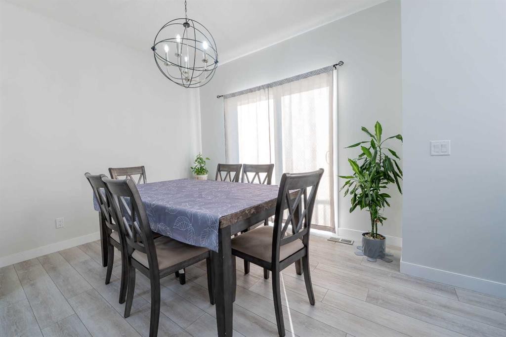 15 Midgrove Drive Sw, Airdrie, AB - Indoor Photo Showing Dining Room