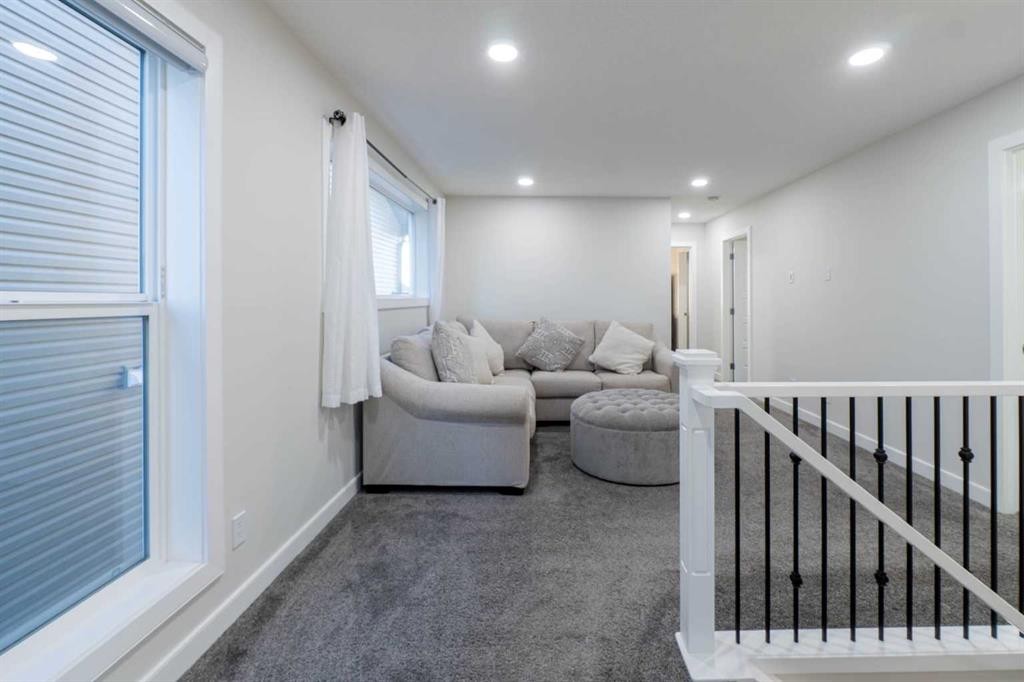 15 Midgrove Drive Sw, Airdrie, AB - Indoor Photo Showing Other Room