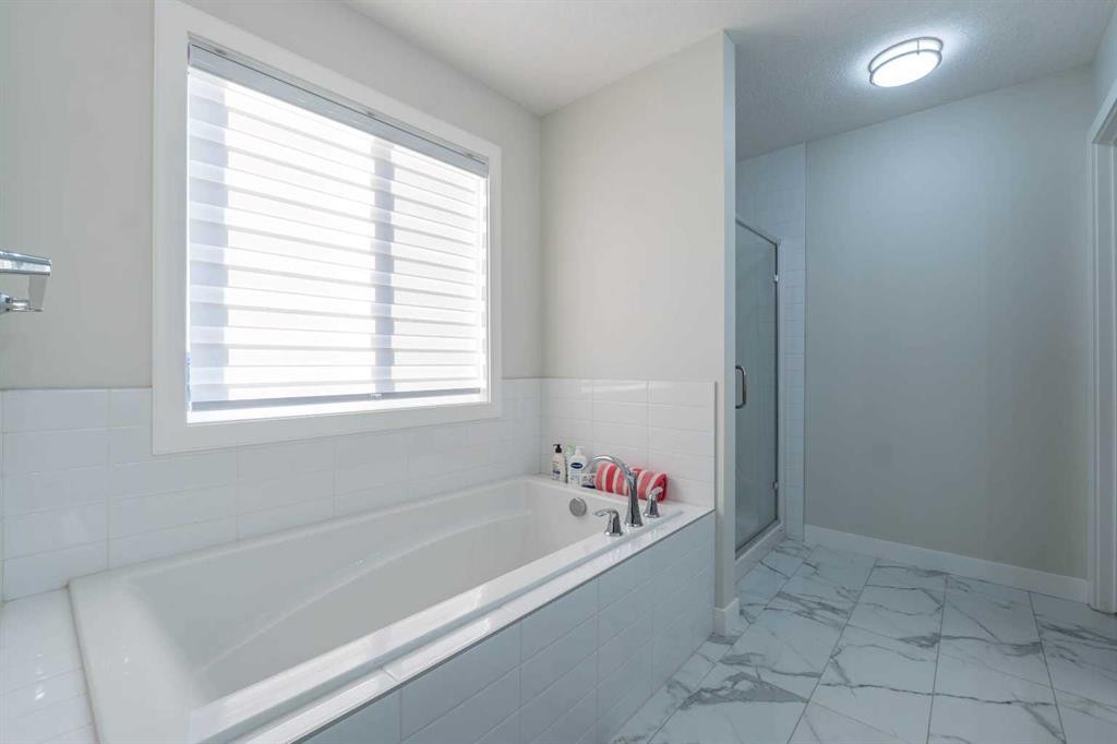 15 Midgrove Drive Sw, Airdrie, AB - Indoor Photo Showing Bathroom