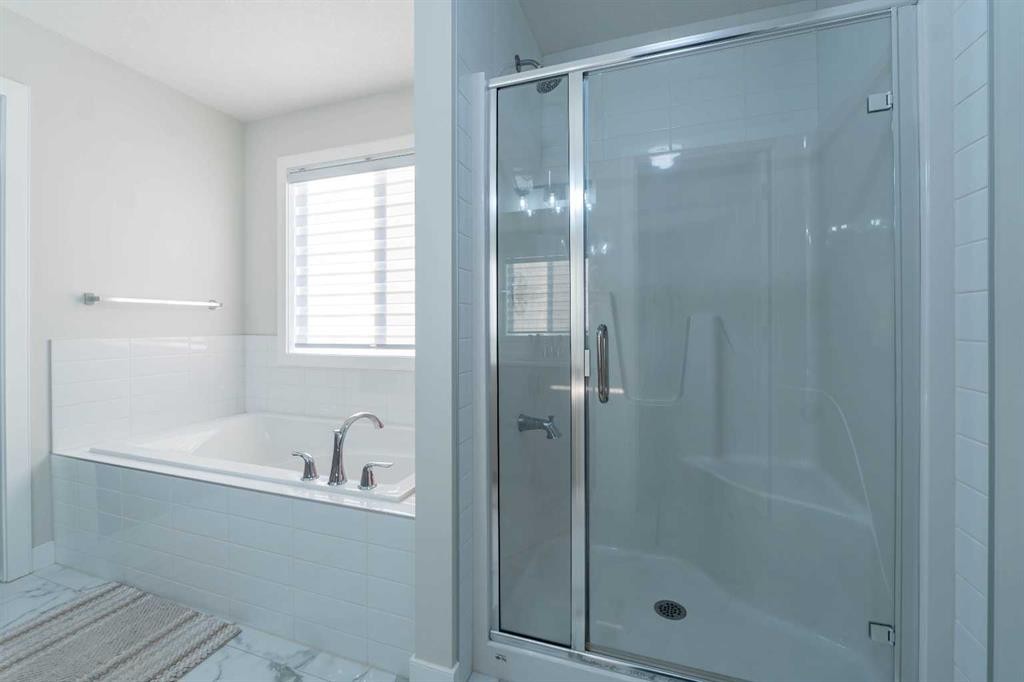 15 Midgrove Drive Sw, Airdrie, AB - Indoor Photo Showing Bathroom