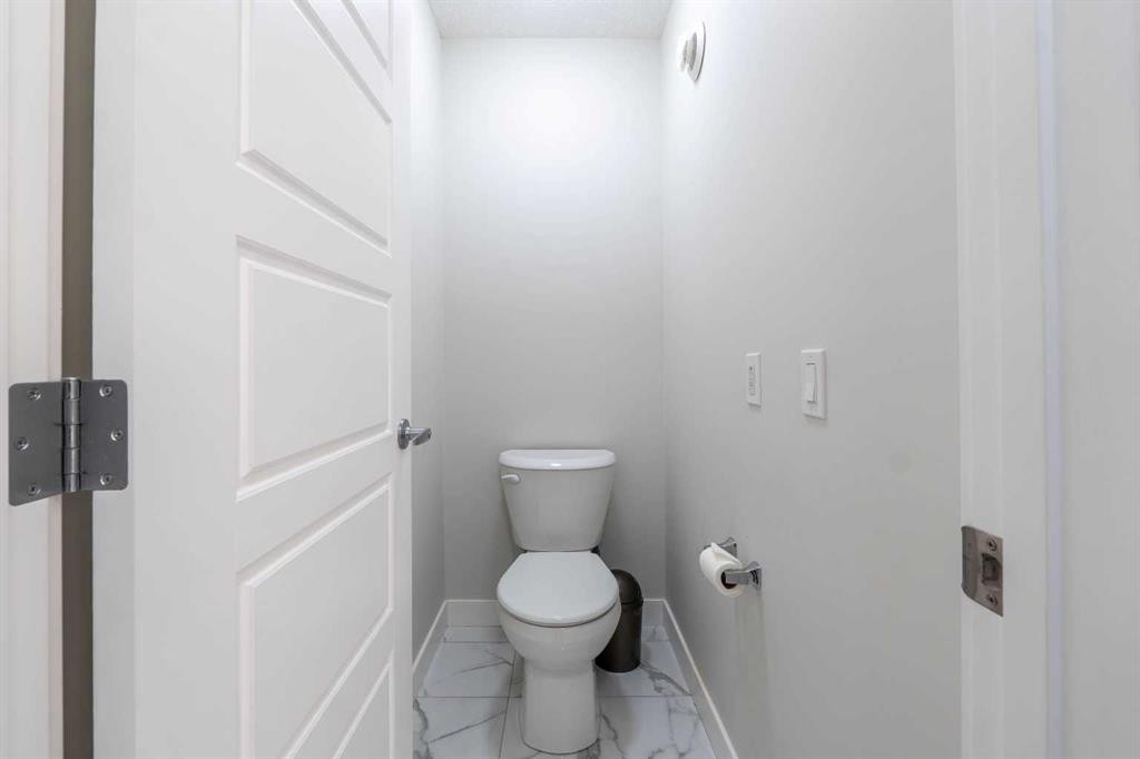 15 Midgrove Drive Sw, Airdrie, AB - Indoor Photo Showing Bathroom