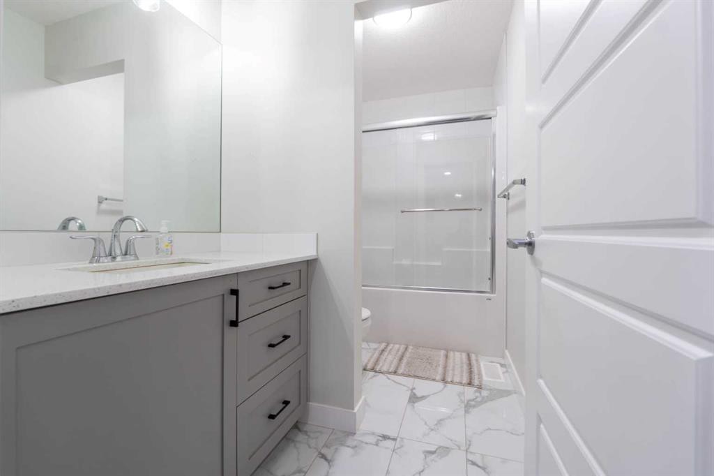 15 Midgrove Drive Sw, Airdrie, AB - Indoor Photo Showing Bathroom