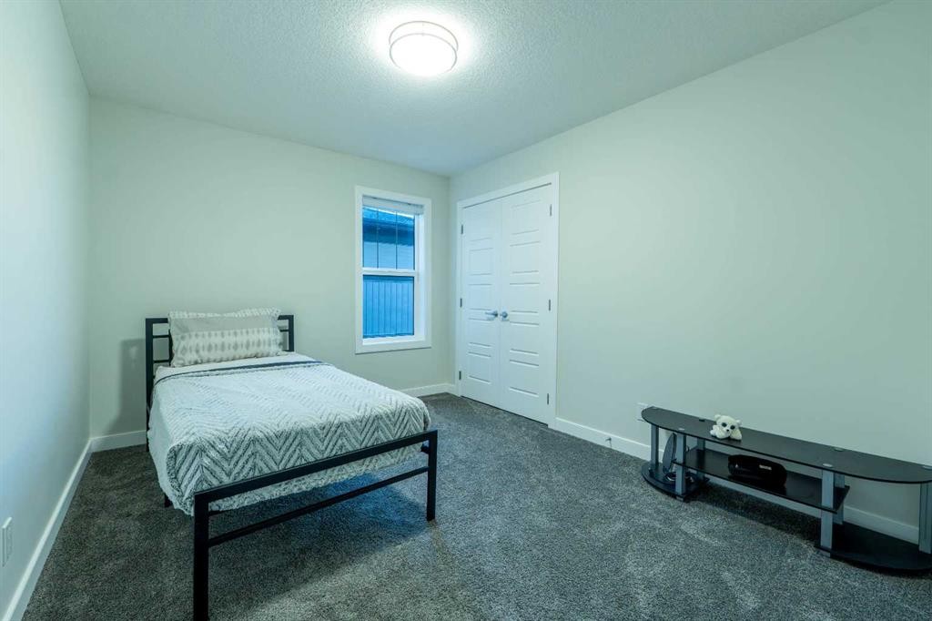 15 Midgrove Drive Sw, Airdrie, AB - Indoor Photo Showing Bedroom