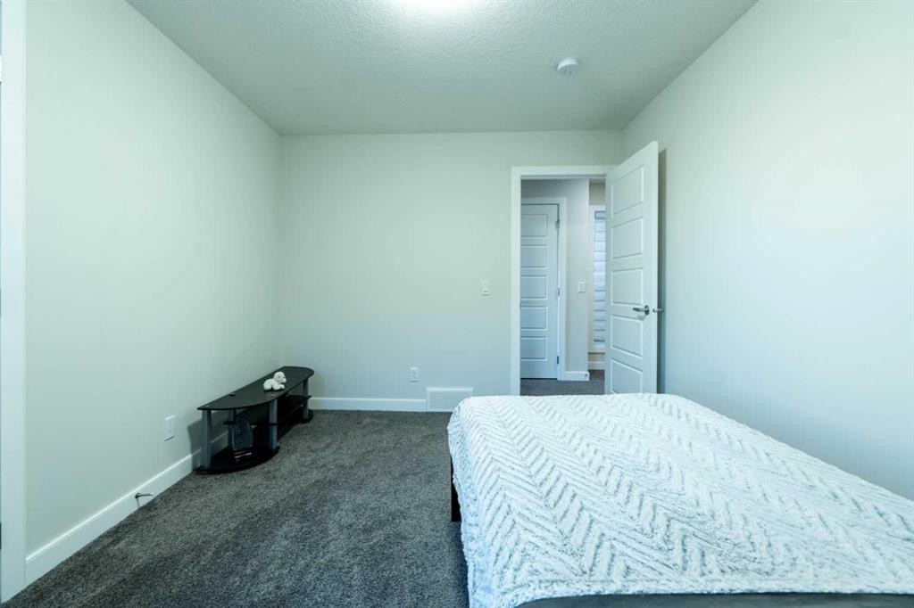 15 Midgrove Drive Sw, Airdrie, AB - Indoor Photo Showing Bedroom