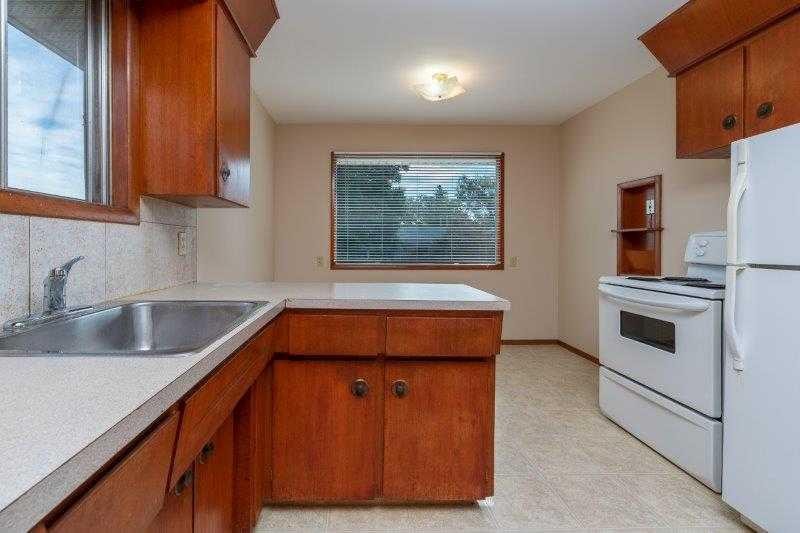 6803 6 Street Sw, Calgary, AB - Indoor Photo Showing Kitchen