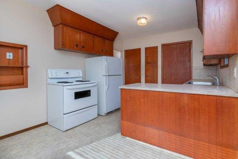 6803 6 Street Sw, Calgary, AB - Indoor Photo Showing Kitchen